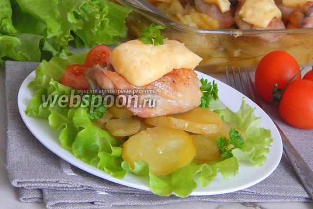 Фото Картофель с курицей под сырной шапочкой