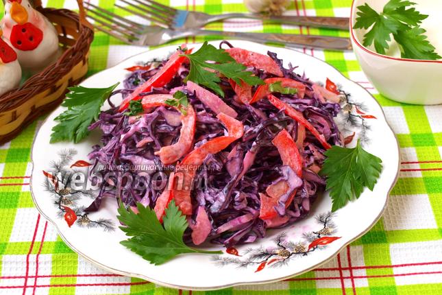 Фото Салат из краснокочанной капусты с яблоком