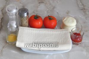 Чтобы приготовить вкуснейший пирог на слоеном тесте а-ля Капрезе, нужны такие продукты, как: слоёное бездрожжевое тесто, свежие томаты, сыр Моцарелла, орегано (в оригинале базилик), соль (по вкусу), куриный желток и томатная паста для смазывания теста.