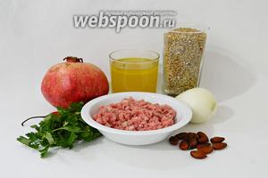 Для приготовления гарнира из фрике и мясного фарша возьмём куриный бульон, фрике, лук репчатый, мясной фарш, острый перец, миндаль, гранат, соль, перец, куркуму, барбарис сушёный, карри, петрушку.