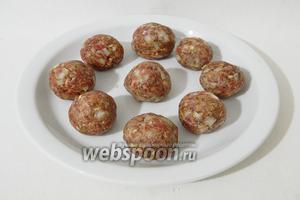 И формируем фрикадельки.