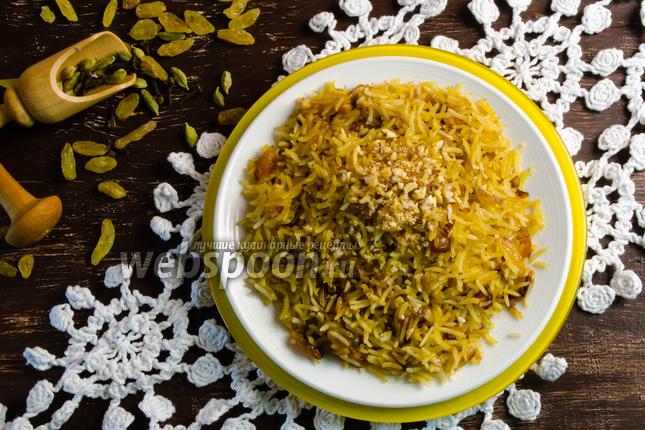 Фото Шафрановый рис с изюмом и миндалём