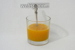 В воде разводим куркуму, можно добавить кубик с Магги. Или же воду заменить на нежирный бульон.