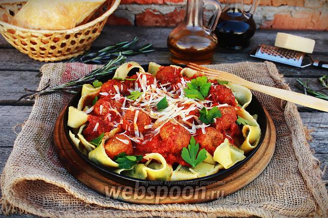 Фото Паста с мясными шариками в томатном соусе