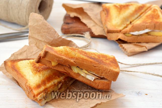Фото Сэндвич с камамбером, орехами и яблоками