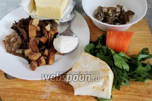 Для приготовления похлёбки взять грибы отварные, коренья, масло сливочное и растительное без запаха, муку. Для заправки жареную печень, сметану, зелень, пармезан.