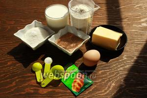 Для булочек, возьмём: муку 600-750 г, яйцо (маленькое), сливочное масло, молоко, сахар, дрожжи (у меня 7 г), кардамон, соль, корицу.