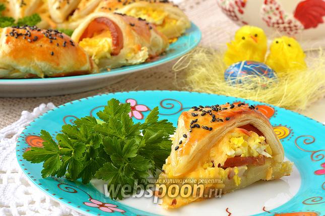 Фото Пасхальное кольцо с сыром, ветчиной и яйцами