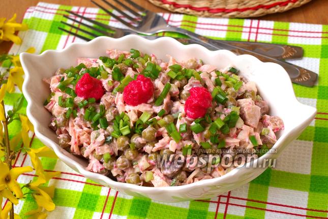 Фото Салат с курицей, сыром и маринованными грибами
