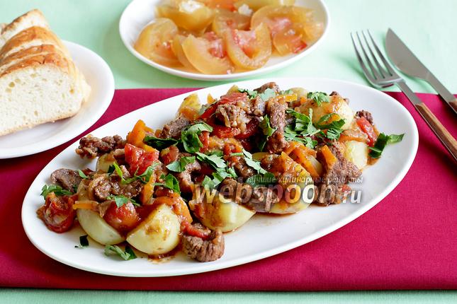 Фото Молодой картофель с мясной подливой