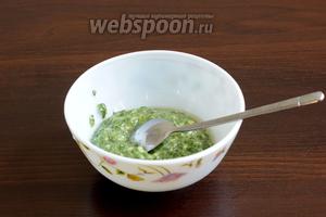 Он имеет консистенцию майонеза, очень ароматный и вкусный, но, конечно же, острый. Хотя, остроту можно и отрегулировать или отменить совсем. Но мне кажется, что изюминка в этом случае уже будет потеряна.