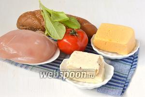 Для приготовления сэндвичей нам понадобится куриное филе, помидор, мягкий плавленый сыр, твёрдый сыр, салат, мини-багеты.