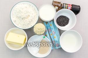 Для приготовления нам понадобятся: мука, соль, сахар, дрожжи, мак, молоко, подсолнечное масло, ванилин, сливочное масло, корица, миндальная крошка.