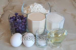 Для приготовления таких маффинов нам понадобится мука пшеничная высшего сорта, сахар-песок, ряженка (комнатной температуры), голубика (у меня замороженная), яйца куриные, разрыхлитель теста, щепотка соли и масло подсолнечное без запаха.