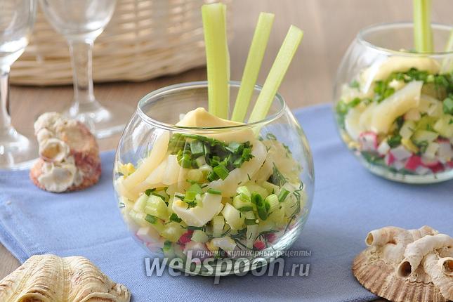 Фото Салат с кальмарами и крабовыми палочками