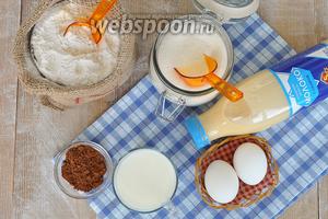Все продукты комнатной температуры для теста: яйца, какао, мука, сахар, молоко сгущённое, сметана. Для оформления все продукты холодные, сливки и сгущёнка.