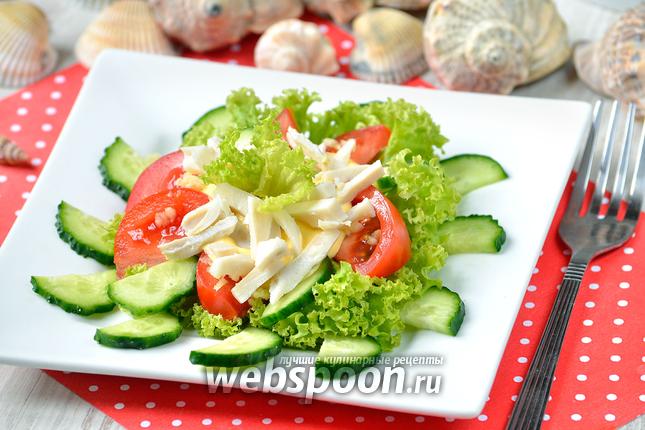 Фото Салат с кальмарами и чесноком
