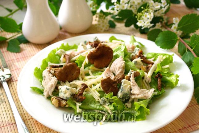 Фото Cалат с яблоком, лисичками и орехами