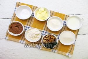 Для приготовления кекса нам необходимы следующие составляющие: мука пшеничная, масло сливочное или маргарин, сахар, яйца куриные, ванильный сахар, разрыхлитель, молоко, крапива свежая (листочки), грецкие орехи, какао порошок.