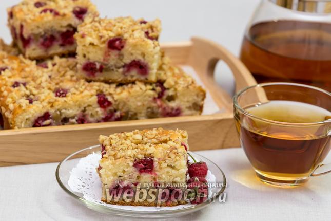 Фото Йогуртовый пирог с малиной и орехами