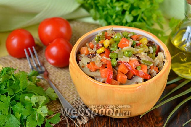 Фото Рагу с шампиньонами, зелёным горошком, рисом, кукурузой