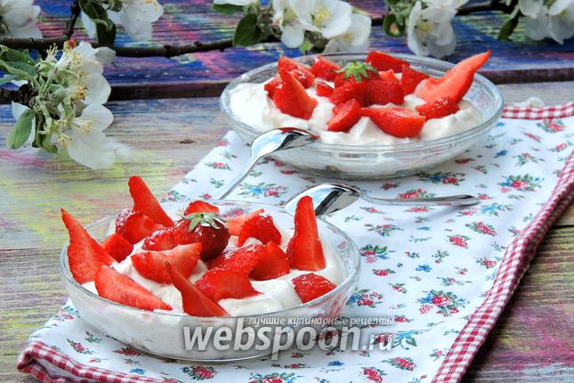 Фото Творожный десерт с клубникой и маскарпоне