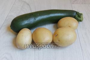 Итак берём такие продукты — 2 кабачка и 5 штук картофелин. Масло, чеснок, можно сухие травки и сыр твёрдый.