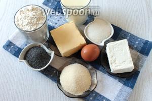 Для приготовления пирога нам понадобятся масло сливочное, мука, сахар, молоко, мак, яйцо, творог и манка.