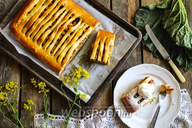 Фото Пирог с ревенем и яблоками