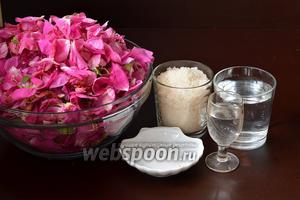 Для приготовления ликёра из розы нам понадобится сахар, лепестки чайной розы, лимонная кислота, вода, спирт.