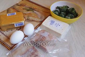 Итак возмём такие продукты. У меня шпинат замороженый и рыба была тоже. Можно взять всё свежее. Тогда надо будет шпинат порезать и обжарить. Итак 3 яйца, сыр Фета, листья фило (юфка), масло сливочное, кунжут.