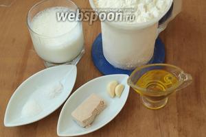 Для приготовления балабухов нам понадобится мука, кефир, подсолнечное масло, свежие дрожжи, сахар, соль, вода и чеснок.