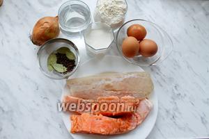 Для приготовления пельменей с рыбой нам понадобятся следующие продукты: мука, соль, специи, яйца, рыба, сливки и вода.