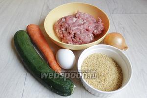 Приготовим такие продукты. Кабачок, фарш, булгур, лук, зелень, соль, вода кипяток, яйцо, морковь.