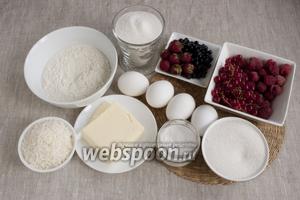 Подготовить необходимые продукты: муку, масло, сахар для теста и белковой шапочки, яйца, крахмал, кокосовую стружку, ягоды.