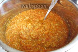 Насадка мясорубки стандартная. Кто хочет получить кабачковую икры в виде пюре — пюрировать погружным блендером.