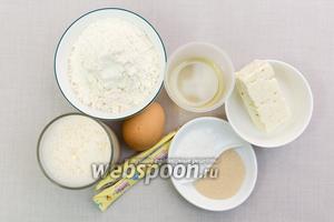 Для приготовления нам понадобятся: соль, сахар, мука, вода, молоко, сыр Фета, яйца, подсолнечное масло, дрожжи.