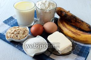 Для приготовления вафель нам понадобятся яйца куриные, молоко, сахар, разрыхлитель, масло сливочное, ванилин, мука пшеничная, корица, овсяные хлопья и переспелые бананы.