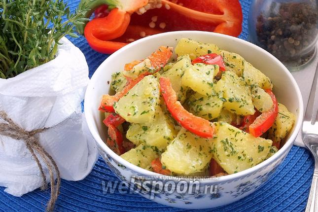 Фото Салат из молодого картофеля с зелёным соусом