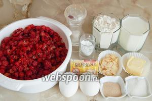 Для приготовления пирога с малиной нам потребуются такие продукты: мука пшеничная, сахар, молоко, яйца куриные, малина свежая, масло сливочное, дрожжи сухие, ванилин, миндальные лепестки, крахмал картофельный, соль и один желток для смазывания пирога.