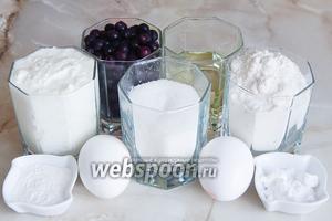 Для приготовления маффинов с иргой нам понадобятся такие продукты: мука пшеничная, разрыхлитель, простокваша (можно заменить кефиром, только тогда муки надо чуть больше), яйца куриные, ирга свежая, сахар (можно добавить чуть больше или меньше), масло подсолнечное без запаха, а также немного сахарной пудры (по желанию).
