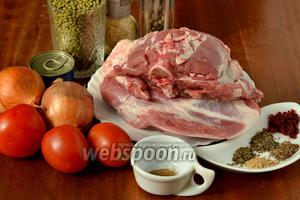 Для приготовления нам понадобится: баранина с косточками, маш, помидоры, лук, томатная паста, соль, сахар, перец, сушёный чеснок, кориандр, зира, барбарис, базилик, имбирь, подсолнечное масло.