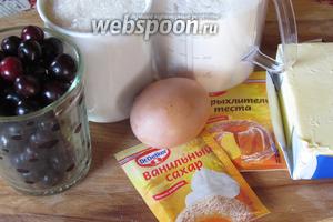 Для пирога нам понадобятся: масло сливочное, 4 яйца, мука, ванильный сахар, разрыхлитель, вишня 2 стакана.
