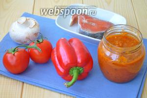 Приготовим продукты на одну порцию рыбу (у меня кижуч), соус маринара, помидоры, перец, грибы.