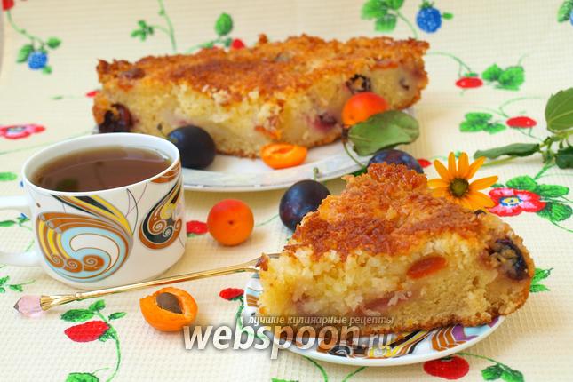 Фото Кокосовый пирог с абрикосами и сливой