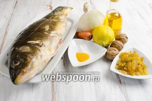 Чтобы приготовить карпа по-восточному, нужно взять рыбу, морковь, лук, изюм, орехи грецкие, соль, куркуму, масло оливковое, лимон.