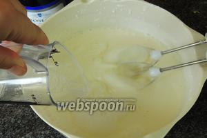 Теперь доливаем остальной Просекко и взбиваем миксером около минуты. Если кому кажется не достаточно сладким, то добавьте ещё сиропа.