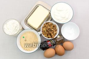 Для приготовления нам понадобятся: мука, яйца, соль, сахар, корица, ванилин, сливочное масло, греческий йогурт, разрыхлитель, грецкие орехи.