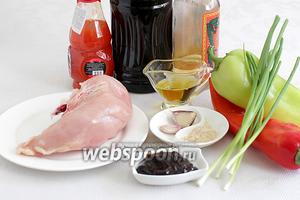 Для приготовления курицы в соусе Хойсин возьмём куриное филе, сладкий перец (у меня один острый, дунганский), соус Хойсин, чеснок, имбирь, рисовый уксус, соевый соус, кунжутное и обычное масло, сладкий соус Чили, зелёный лук.