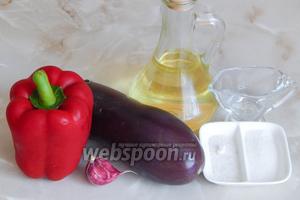 Для приготовления айвара нам понадобятся такие продукты: красный сладкий перец, баклажаны, чеснок (1-2 зубчика — у меня один большой), соль и сахар (по вкусу), масло растительное, винный белый уксус (можно не добавлять, если не планируете долго хранить продукт).